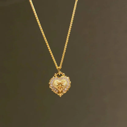 Italian Retro Heart Design Pendant Necklaces For Women Golden Fashion Elegant Mother's Day Gifts