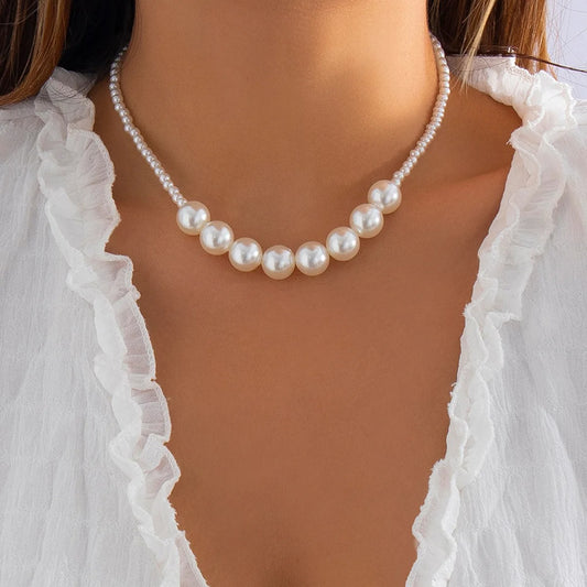 2025 Trend Exaggerated Jewelry Wedding Big Pearl Heart Pendant Necklace For Women Fashion Imitation Pearl Choker Necklace