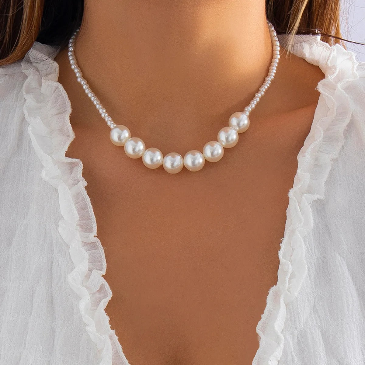 2025 Trend Exaggerated Jewelry Wedding Big Pearl Heart Pendant Necklace For Women Fashion Imitation Pearl Choker Necklace