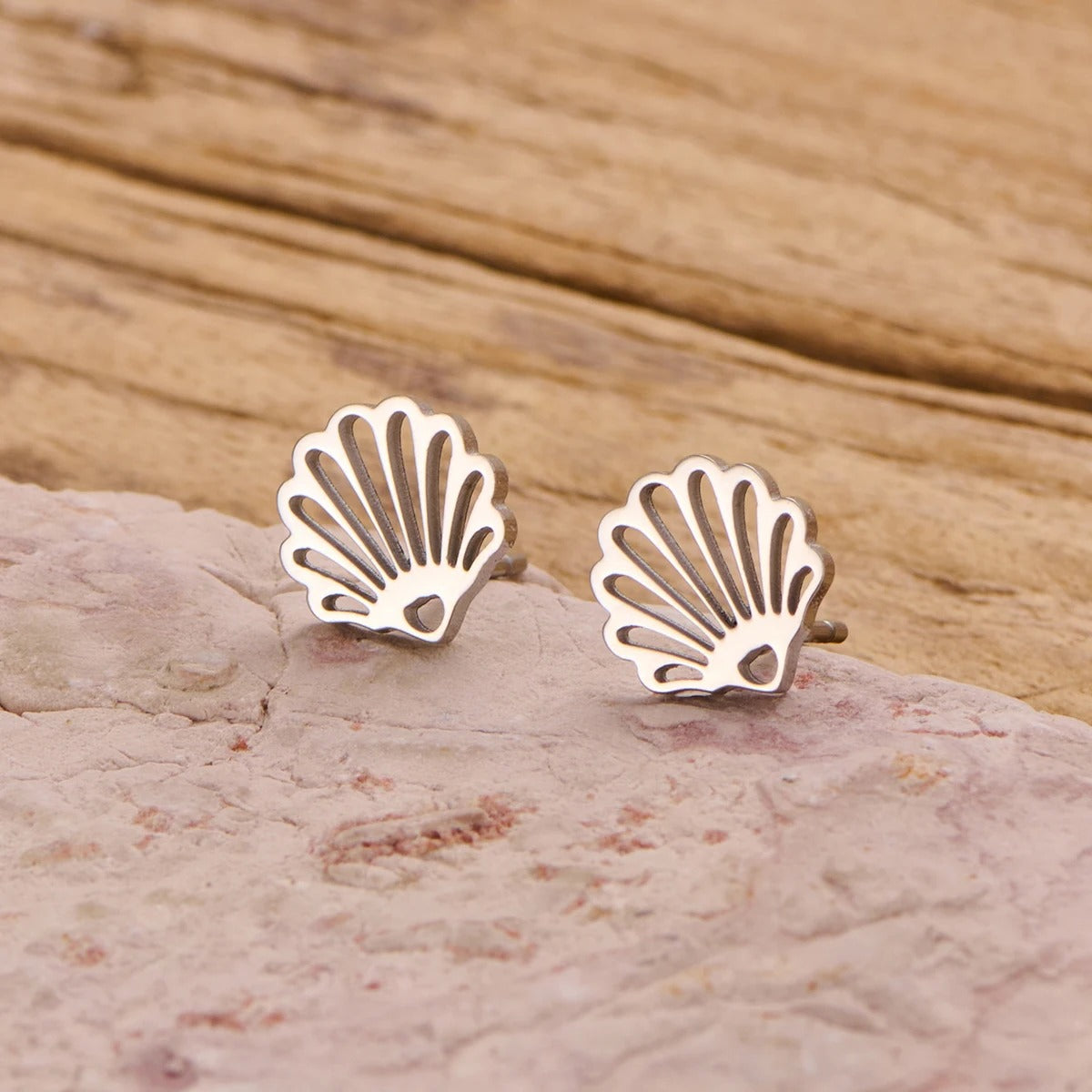 Bohemia Vintage Stainless Steel Conch Shell Shaped Earrings for Women Fashion Gold Color Summer Beach Jewelry Studs Gifts