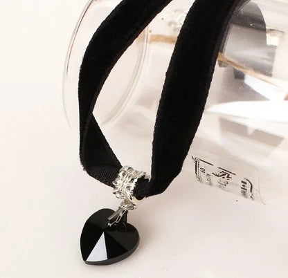 New Fashion Women Velvet Choker Heart Crystal Pendant Necklaces For Women Jewelry Female Black Ribbon Necklace Party Gift