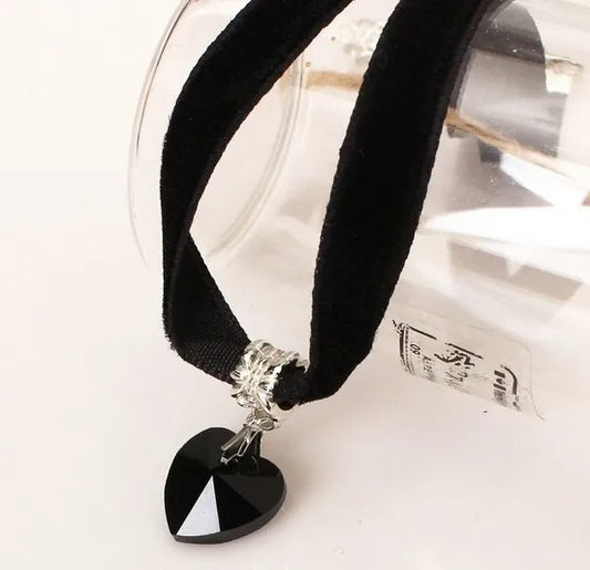 New Fashion Women Velvet Choker Heart Crystal Pendant Necklaces For Women Jewelry Female Black Ribbon Necklace Party Gift