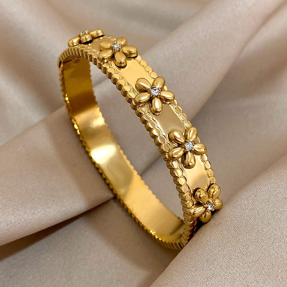 Fashion Stainless Steel Flower Inlay Rhinestone Wrist Cuff Bangles Bracelets For Women Men Chic Waterproof Charms Jewelry Gift